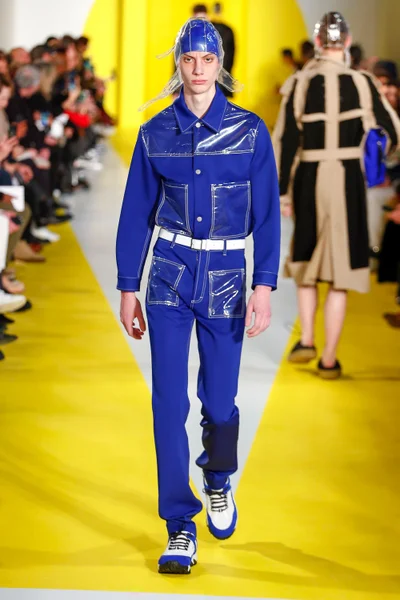 Look 10